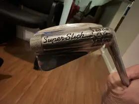 19THHSSRH 19TH HOLE Stick Golf Club Right