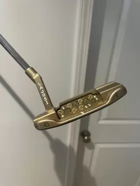 DD201 KARI LAJOSI Golden Putter Rh