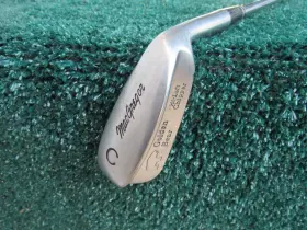 S2G1C28 MACGREGOR Golden Bear Loft Chipper Steel Shaft Right