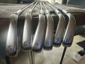 BF0011385 PING Dot Irons