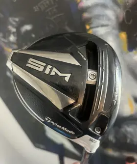 22019860 TAYLORMADE Sim Driver Head Carbon Graphite Rh