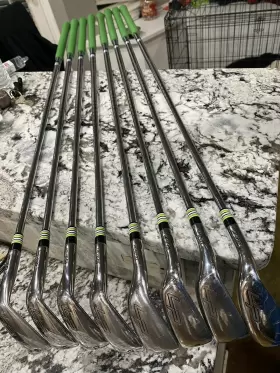 WG1P026301A WILSON Left Staff Launch Pad Iron Set Great